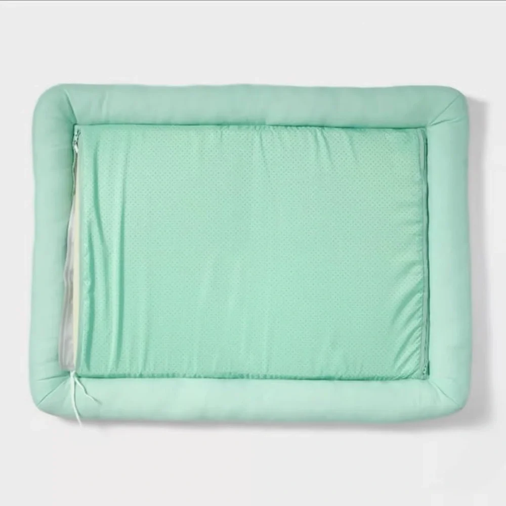 SUN SQUAD NWT pet cooling bed -stripe -32lx24wx2.5h